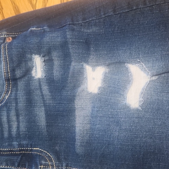 Denim Skirt distressed with crochet patch - Picture 3 of 5